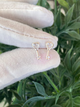 Load image into Gallery viewer, Aretes “The Key of My Heart” en Plata 925